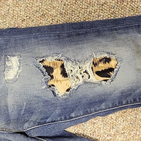 Judy Blue Distressed Blue Jeans with Leopard Details, Womens Sz 1/25 - Picture 2 of 6